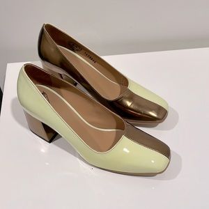 New Fluevog patent leather pumps size 8.5. Pistachio and gold. Runs small.
